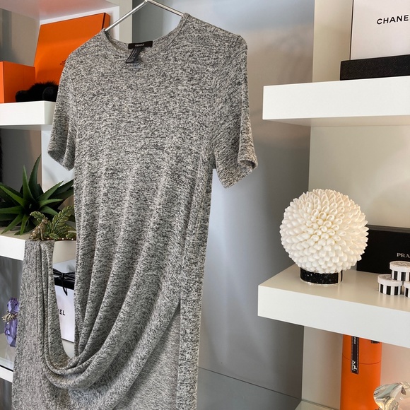 FOREVER 21 HiGHT SLITS TEE NWOT - Picture 5 of 11